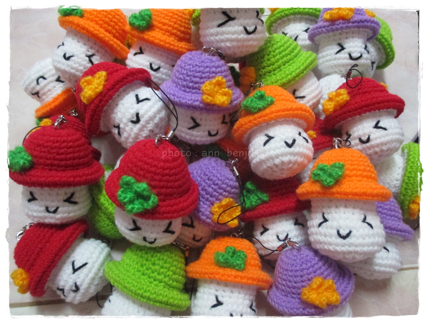 พวงกุญแจเห็ดถัก สีแดง