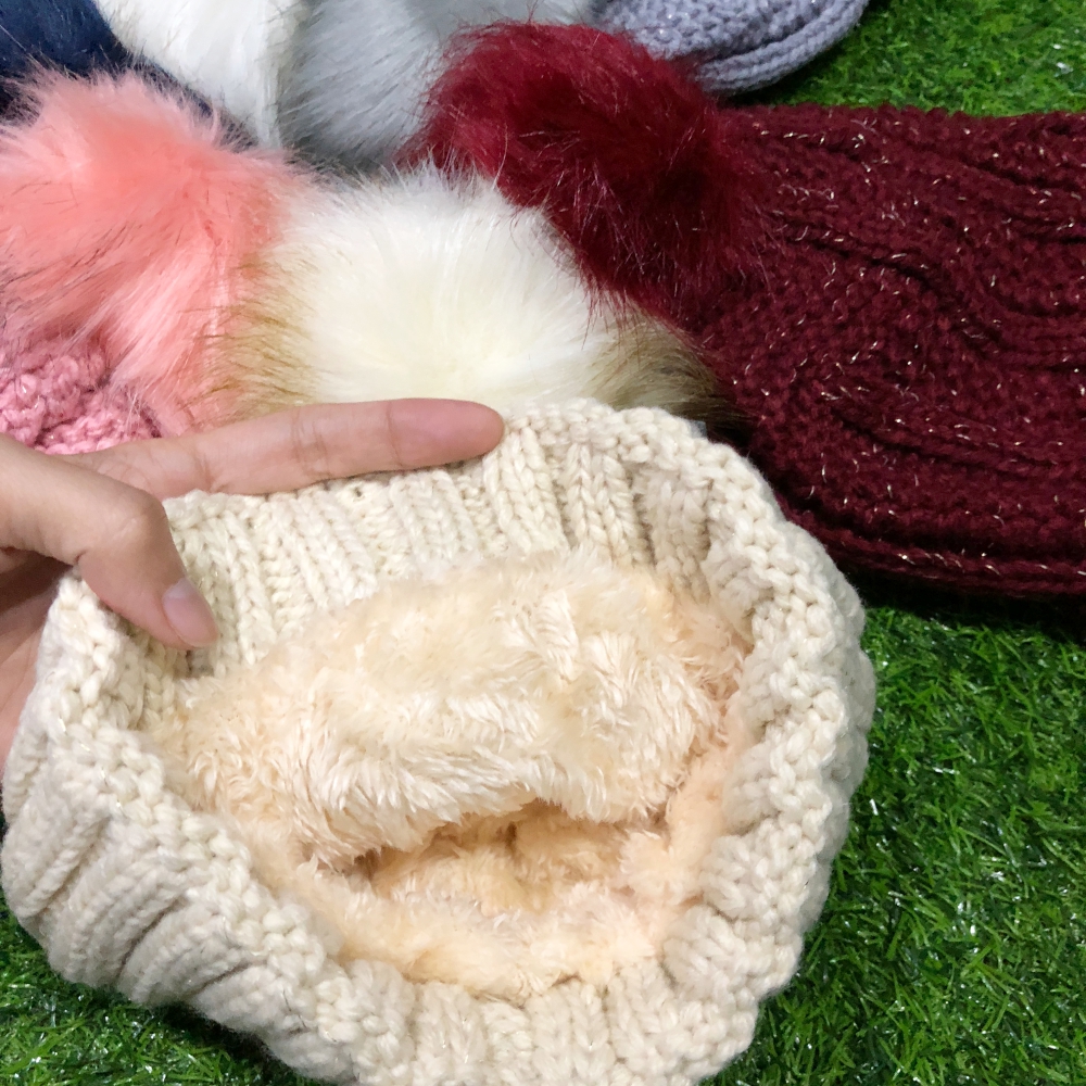 หมวกไหมพรม แต่งแถบดาว ไหมพรมเนื้อนุ่มมีประกาย ด้านในบุขนอุ่น