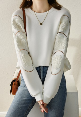 แฟชั่น เสื้อยืด คอกลม แขนยาว ใส่เที่ยว แบบผู้หญิง สวย ๆ เสื้อยืด แขนยาว ตกแต่ง ลายฉลุ ที่แขน ลายดอกไม้ แบบเก๋ ๆ 332925