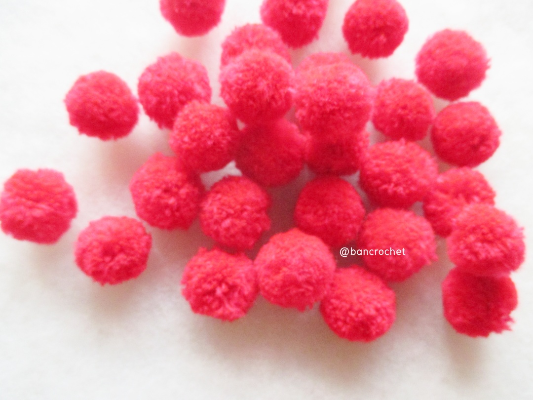 ปอมปอมไหมพรม ขนาด 2.5-3 ซม pom poms crochet แดง 2.5-3ซม.