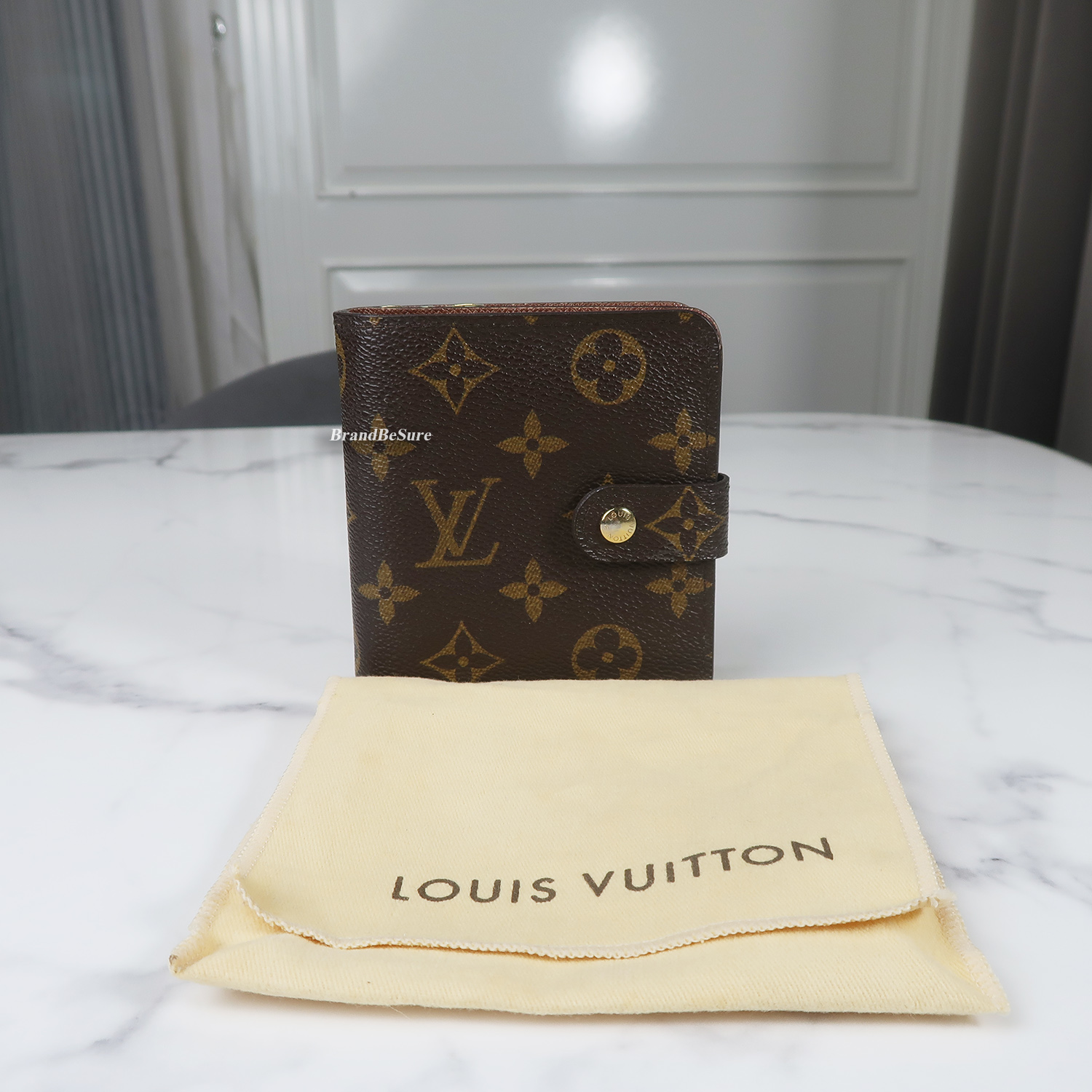 Louis Vuitton Monogram Compact Wallet M61667
