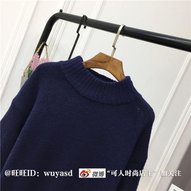 Sweater สีกรมเข้ม เสื้อไหมพรมถักคอตั้งตัวยาว ใส่ตัวเดียวเป็นเดรสได้เลย เก๋ๆ ไหมพรมนุ่มยืดได้เยอะ