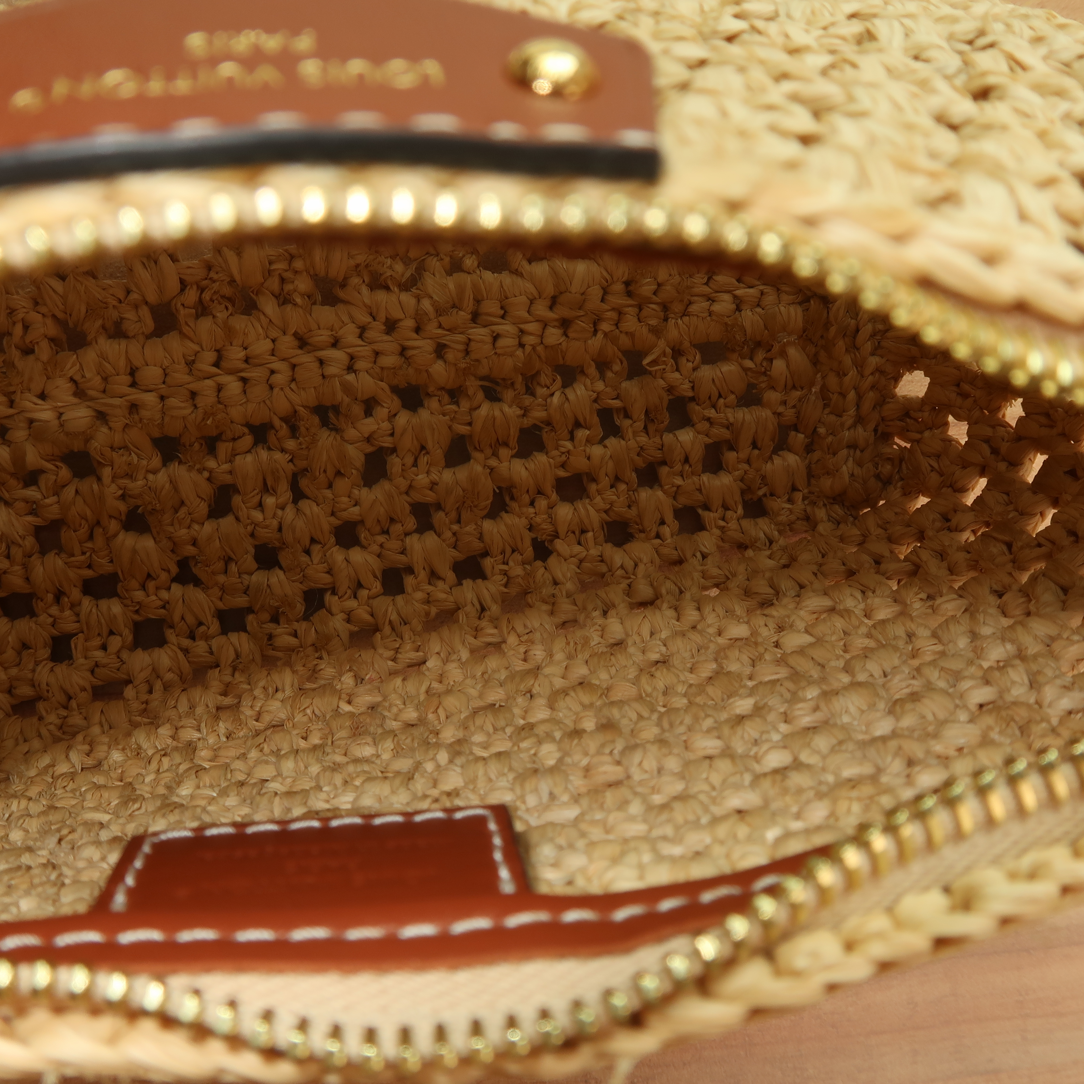 LV Natural Tan Raffia Hills Pochette (พารากอน 8 วัน)