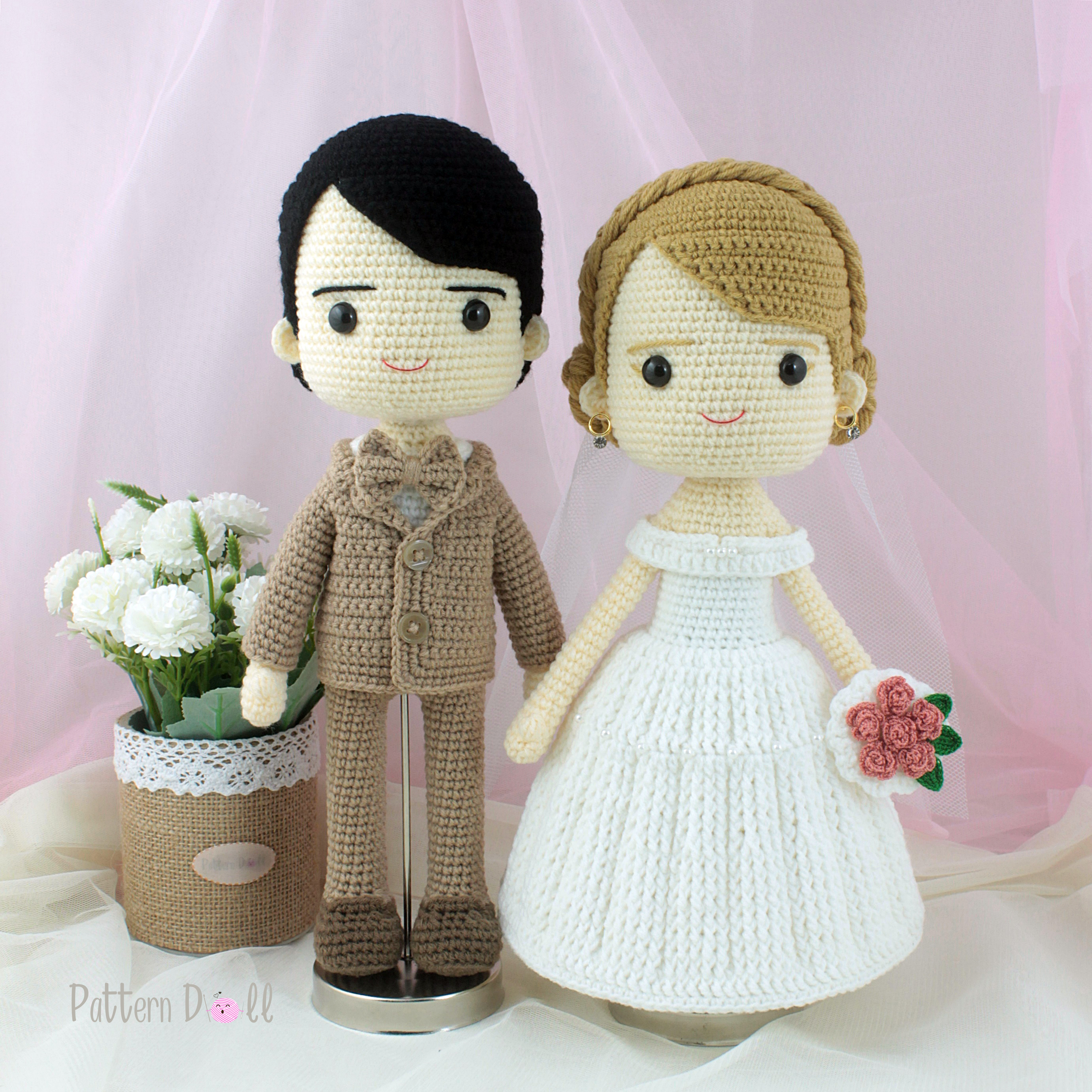 ตุ๊กตาถักคู่แต่งงานชุดสากล