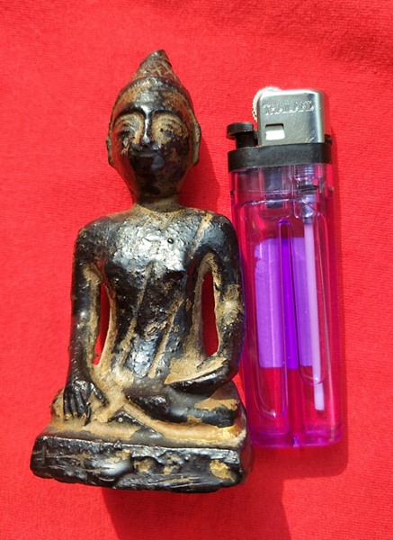 พระพุทธรูปไม้แกะลงรักเก่า