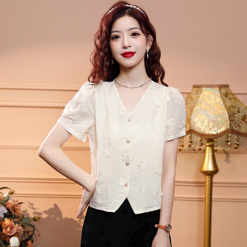 เสื้อเชิ้ตผู้หญิงใส่ทํางาน 390 บาทต่อชิ้น ฟรีค่าจัดส่ง