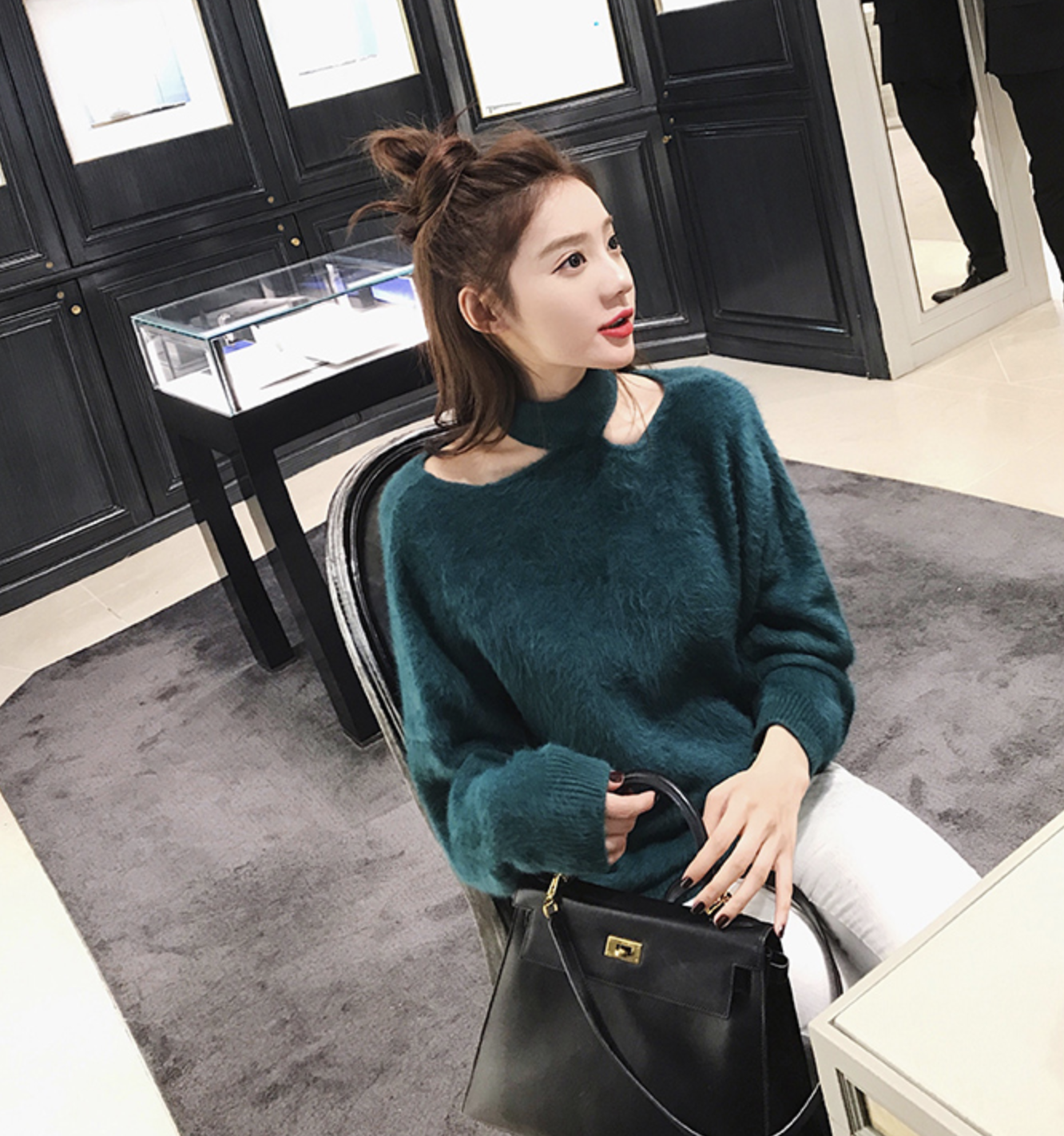 เสื้อแขนยาว ขนนุ่มมากกกก สีเขียวสวยมากกก แต่งโชว์ไหล่นิดๆ สไตล์เกาหลี พร้อมส่งจ้า เขียวเข้ม