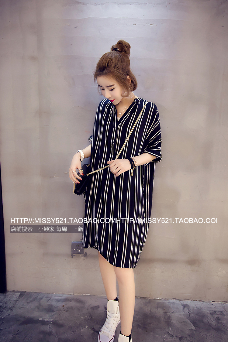 เดรสทรงเก๋ แนวๆ ผ้าโพลิ สีดำลายทาง พร้อมส่ง