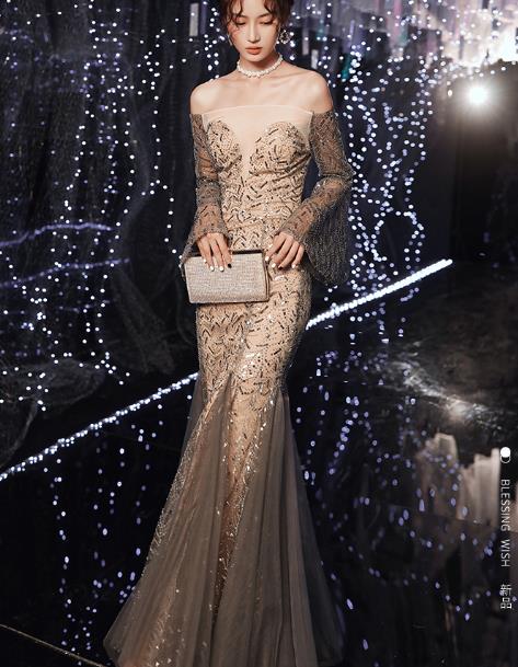 ชุดราตรี ชุดราตรีสวยหรู แบบ ทันสมัย Evening dress
