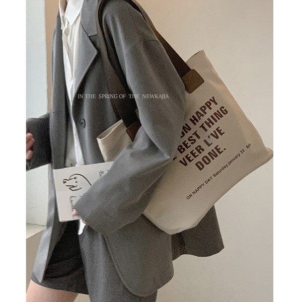 กระเป๋าสะพายข้างผู้หญิง กระเป๋าสะพายสไตล์เกาหลี By Japanese フェンディ authentic bag