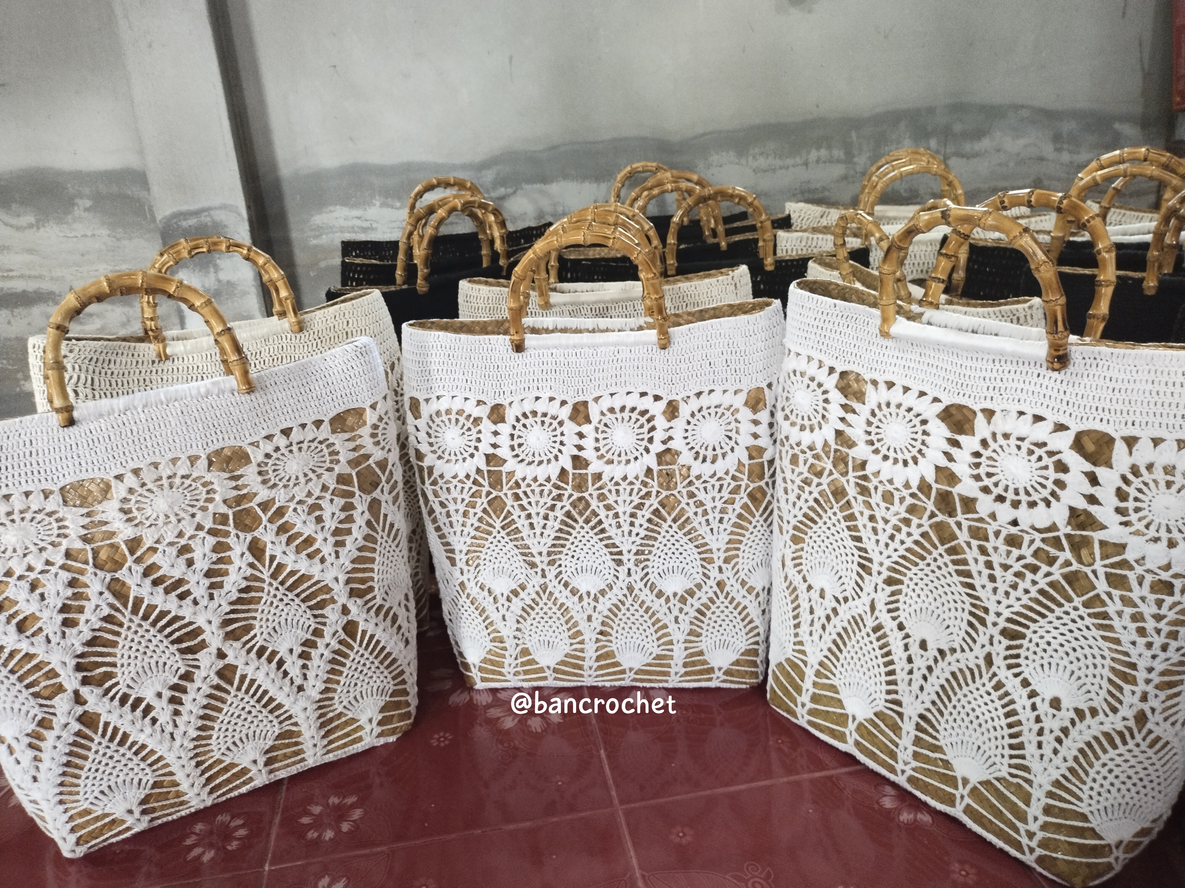 Bancrochet กระเป๋าถักโครเชต์ crochet bag หลากสี 30*40 ซม.