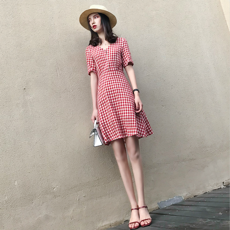 Dress4549 เดรสลายสก็อตคอวีกระดุมหน้าแกะได้ ซิปหลังใส่ง่าย มีผ้าผูกเอว ผ้าคอตตอนลินินเนื้อดีใส่สบาย งานดีทรงดี ทรงนี้น่ารักใส่ได้เรื่อยๆ ใส่ทำงาน/ใส่เที่ยว ชุดเดียวจบ มี 2 สี เหลือง, แดง