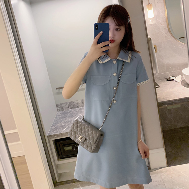 Dress4563 เดรสคอปกกระดุมหน้าสีพื้น ดีเทลแต่งแถบลูกไม้ปกและปลายแขน กระเป๋าอก ผ้าโพลีเนื้อดีใส่สบาย ผ้ามีน้ำหนักทิ้งตัว งานสวยใส่ง่าย ทรงนี้น่ารักมีติดตู้ไว้ใส่ได้เรื่อยๆ มี 2 สี ฟ้า, ดำ