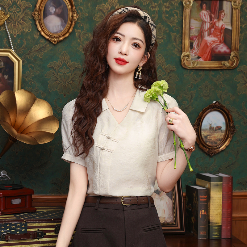 เสื้อเชิ้ตผู้หญิงใส่ทํางาน 390 บาทต่อชิ้น ฟรีค่าจัดส่ง