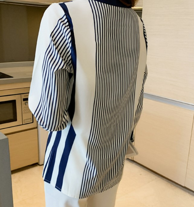 เสื้อเชิ้ตผู้หญิง ใส่ทำงาน เสื้อเชิ้ต คอปก แขนยาว ลายตรง สีขาว กรม เสื้อ เชิ้ต สวย ๆ ใส่ทำงาน 141001