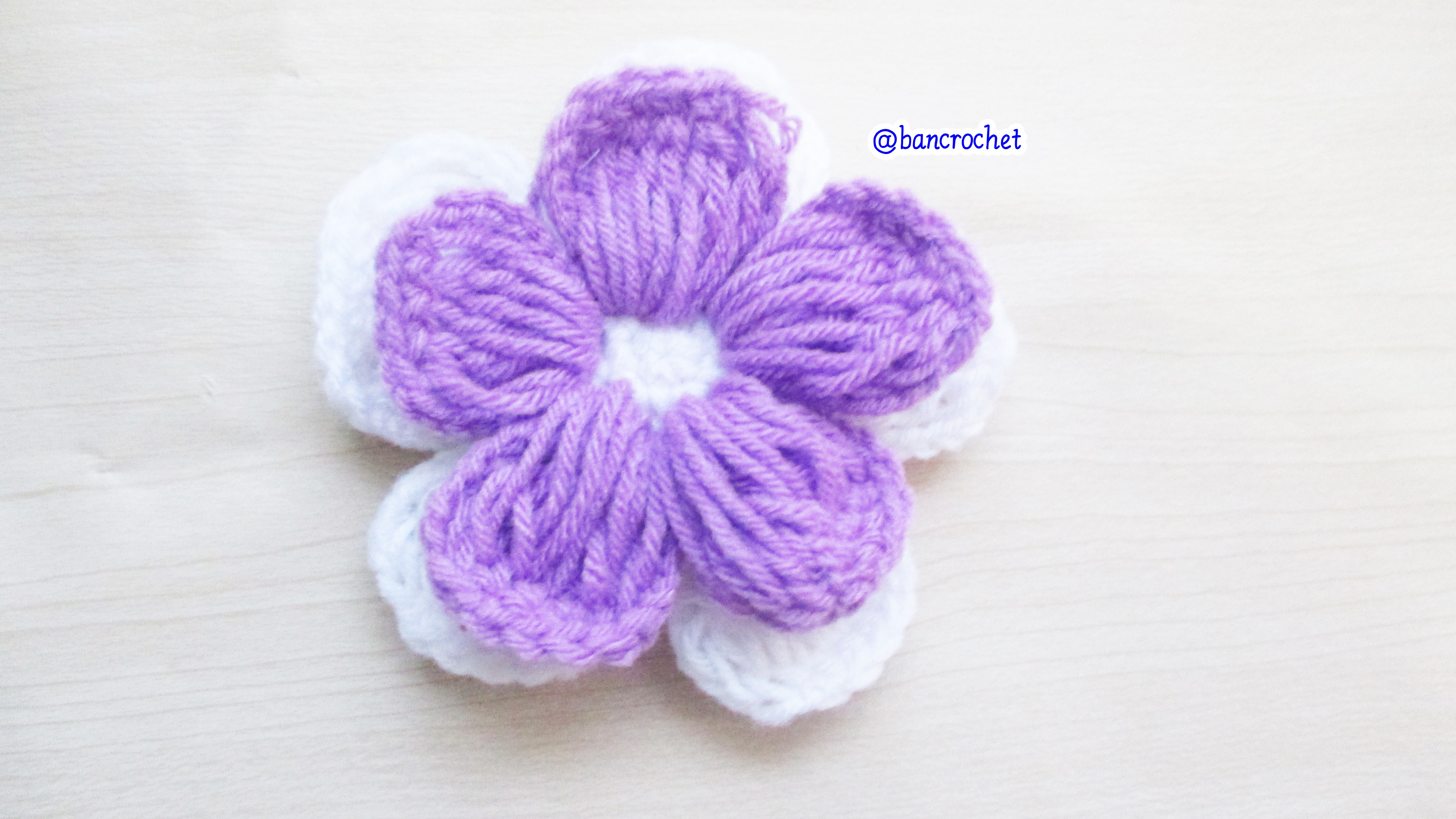 Bancrochet ดอกไม้ถักโครเชต์สองชั้น crochet Flowers ม่วงขาว 2.5 inch