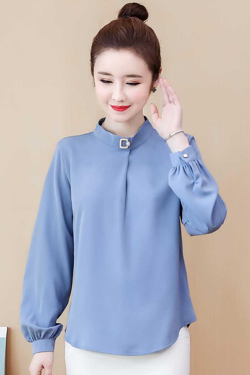 Blouse3985 เสื้อแขนยาวกระดุมข้อมือ ทรงคอปืนแต่งอะไหล่สวยหรู ผ้าชีฟองเกรดพรีเมียมเนื้อดีมีน้ำหนักทิ้งตัวผ้านุ่มใส่สบายไม่ยับง่าย งานดีผ้าดีเหมือนราคาหลักพัน แมทช์กับกระโปรงหรือกางเกงก็เข้า ใส่ทำงานได้ มี 2 สี ฟ้า, ขาว