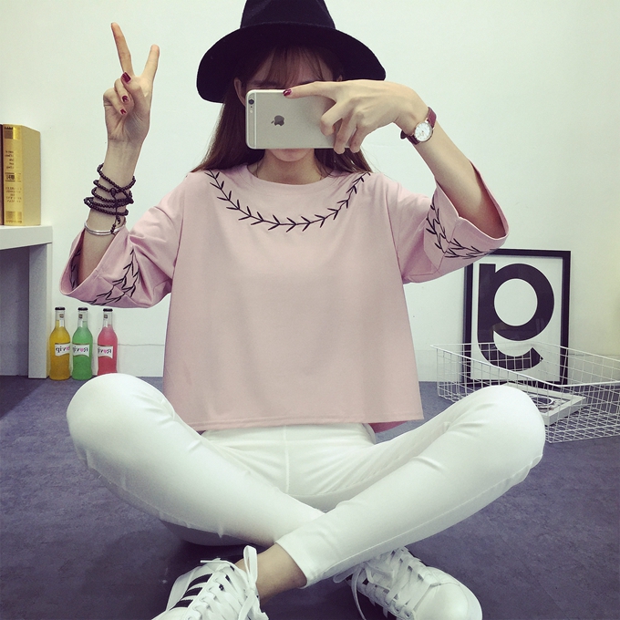 เสื้อแฟชั่น แต่งลายปัก แขน 4 ส่วน สไตส์เกาหลี ผ้าดี พร้อมส่ง same pic