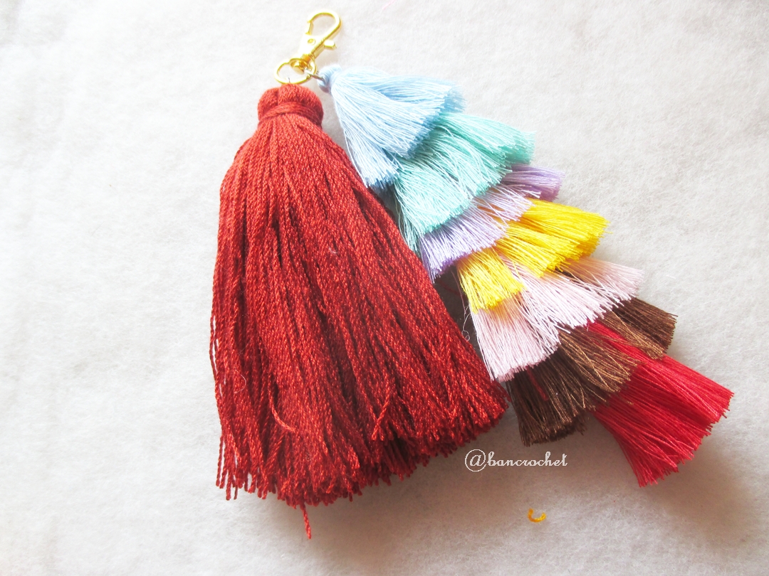 พวงกุญแจพู่เล็กพู่ใหญ่ tassels keychain แดงเข้ม