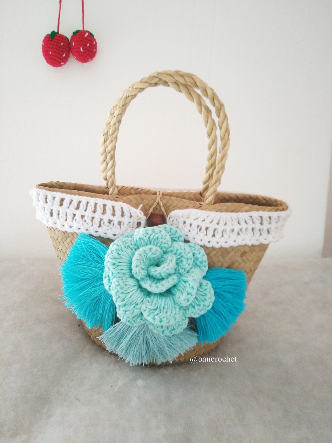 กระเป๋าสานกระจูดประดับดอกไม้ grajood basket weave bags ธรรมชาติ 7*10*7*12 นิ้ว