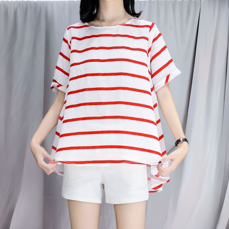 Blouse3767 เสื้อทรงปล่อยหน้าสั้นหลังยาว ผ้าโพลีลายริ้วเนื้อดีหนามีน้ำหนักทิ้งตัว ผ้าเนื้อดีทรงใส่ฟรีไซส์ใส่สบาย งานสวยแมทช์กับอะไรก็เข้า