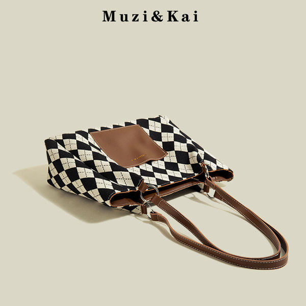 กระเป๋าสะพายข้างผู้หญิง กระเป๋าสะพายสไตล์เกาหลี By Muzi&Kai