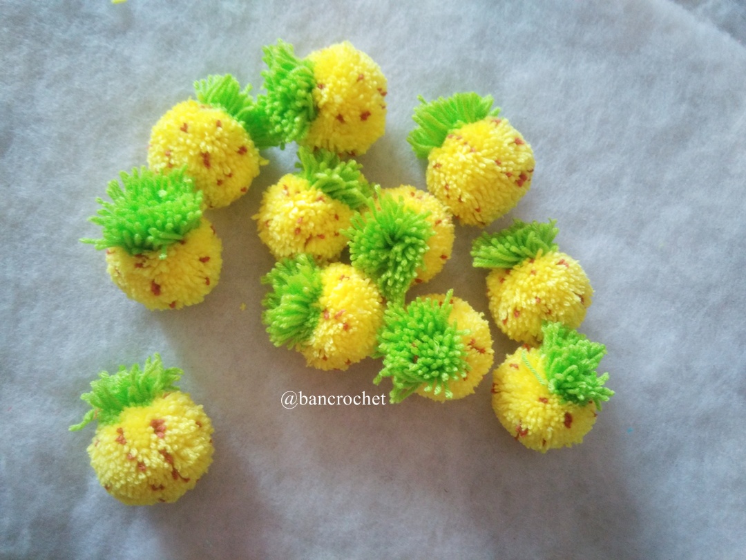 สับปะรดปอมปอม pom poms fruits เหลือง 2 นิ้ว