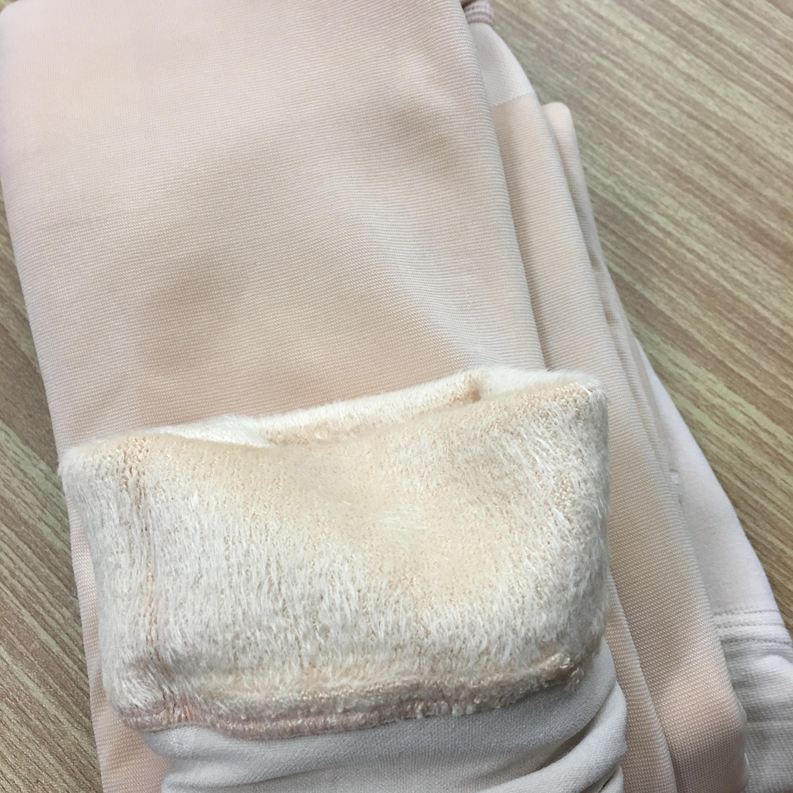 Legging เลกกิ้งกันหนาว สีเนื้ออ่อน ด้านในเป็นขนหนานุ่ม ด้านนอกเป็นผิวแบบถุงน่อง ยืดได้เยอะ กระชับทรง คลุมส้นเท้ งานเหมือนแบบ 100% จ้า พร้อมส่งเลยจ้า