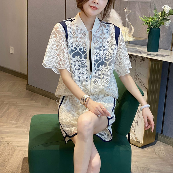 เสื้อลูกไม้ แขนสั้น