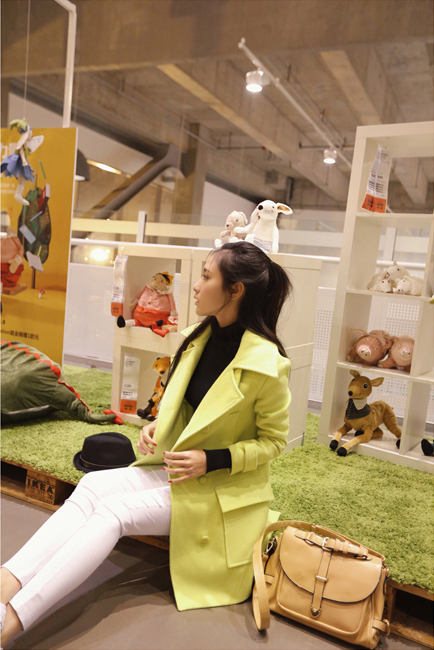 Korean hot double-breasted long-sleeved coat โค้ททรงสวยสีเขียวนีออน แบรนด์ RJ STORY แท้ พร้อมส่ง สีเขียวนีออน ตามภาพ สีจริงสวยค่ะ