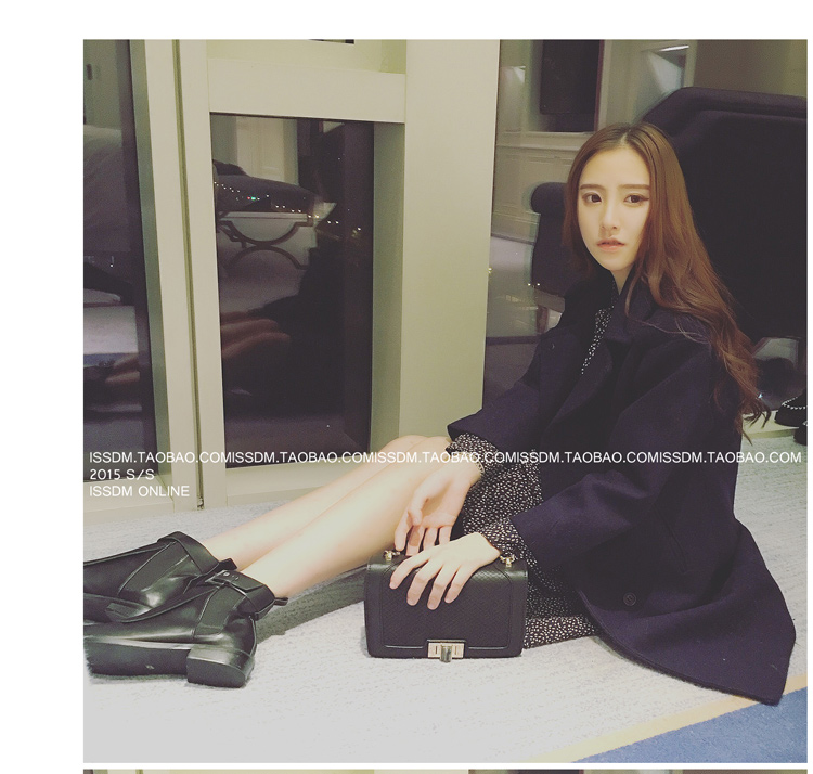 เสื้อโค้ทกันหนาว สีกรมท่า ทรงยาวโคล่ง แต่งกระดุุม 2 แถว ผ้าวูลผสมสักกะหลาด บุซับในกันลม พร้อมส่ง สีกรมท่า