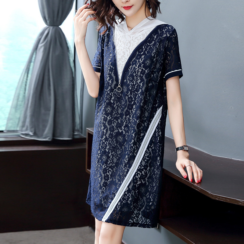 Dress4424 เดรสฮู้ดลูกไม้สีกรมท่าตัดสีขาว อกแต่งซิป ซับในเป็นผ้าชีฟองสีขาว งานน่ารัก ดีเทลดีงาม ใส่แล้วดูดีดูมีสไตล์ เท่ๆ เก๋ๆ ไม่ซ้ำใคร