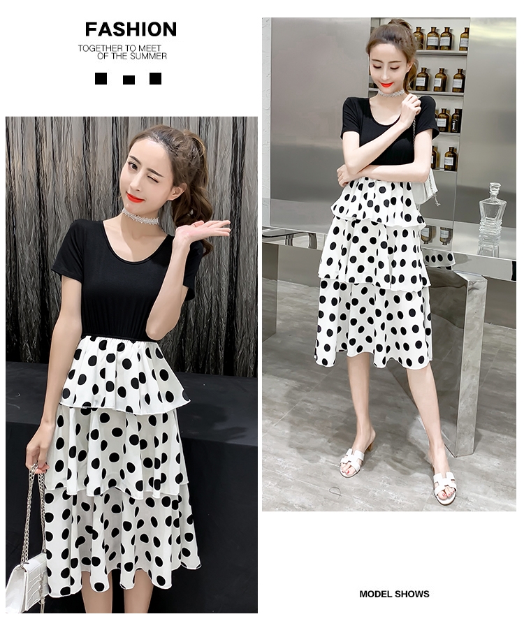 Dress4693 เดรสยาวทรงขนมชั้นไซส์ใหญ่ ด้านบนเป็นผ้าคอตตอนยืดหยุ่นสีพื้นดำตัดต่อกระโปรงเอวยางยืดต่อระบายเป็นชั้นๆ ผ้าไมโครเนื้อดี งานน่ารักใส่เที่ยวชิลด์ๆ หรือวันสบายๆ ก็น่ารักดูดี มีติดตู้ไว้ใส่ได้เรื่อยๆ มี 2 สี ดำ, ขาว