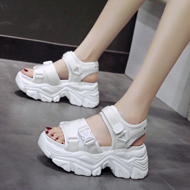 รองเท้าผ้าใบเสริมส้นสูง ไซต์35-39 สนใจทักแชท ฟรีค่าส่ง!