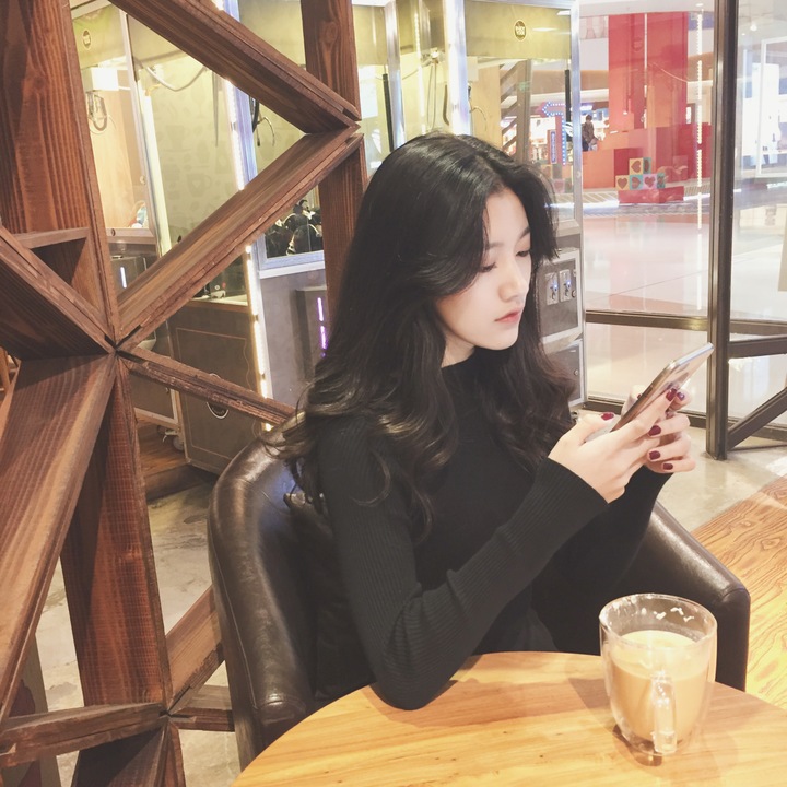 สีดำ : เสื้อสเวตเตอร์ ไหมพรมคอตั้ง ลายทางในตัว ผ้ายืดได้เยอะ