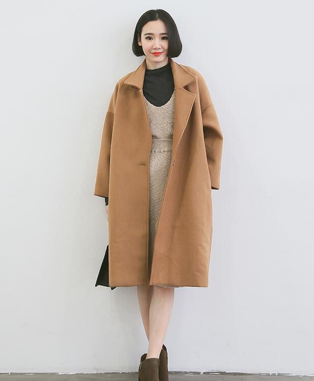 เสื้อโค้ทกันหนาว ทรงสวย สีน้ำตาลครีม แบบผู้ดี ผ้าวูลผสมผิวสัมผัสดี ผ้าเนื้อหนา บุซับในกันลม จะใส่คลุม หรือใส่เป็นเสื้อโค้ทปกติก็เก๋ค่า งานดีเลยน้ารุ่นนี้ พร้อมส่งจ้า สีน้ำตาลครีม โทนอ่อนกว่าในภาพนิดนึง