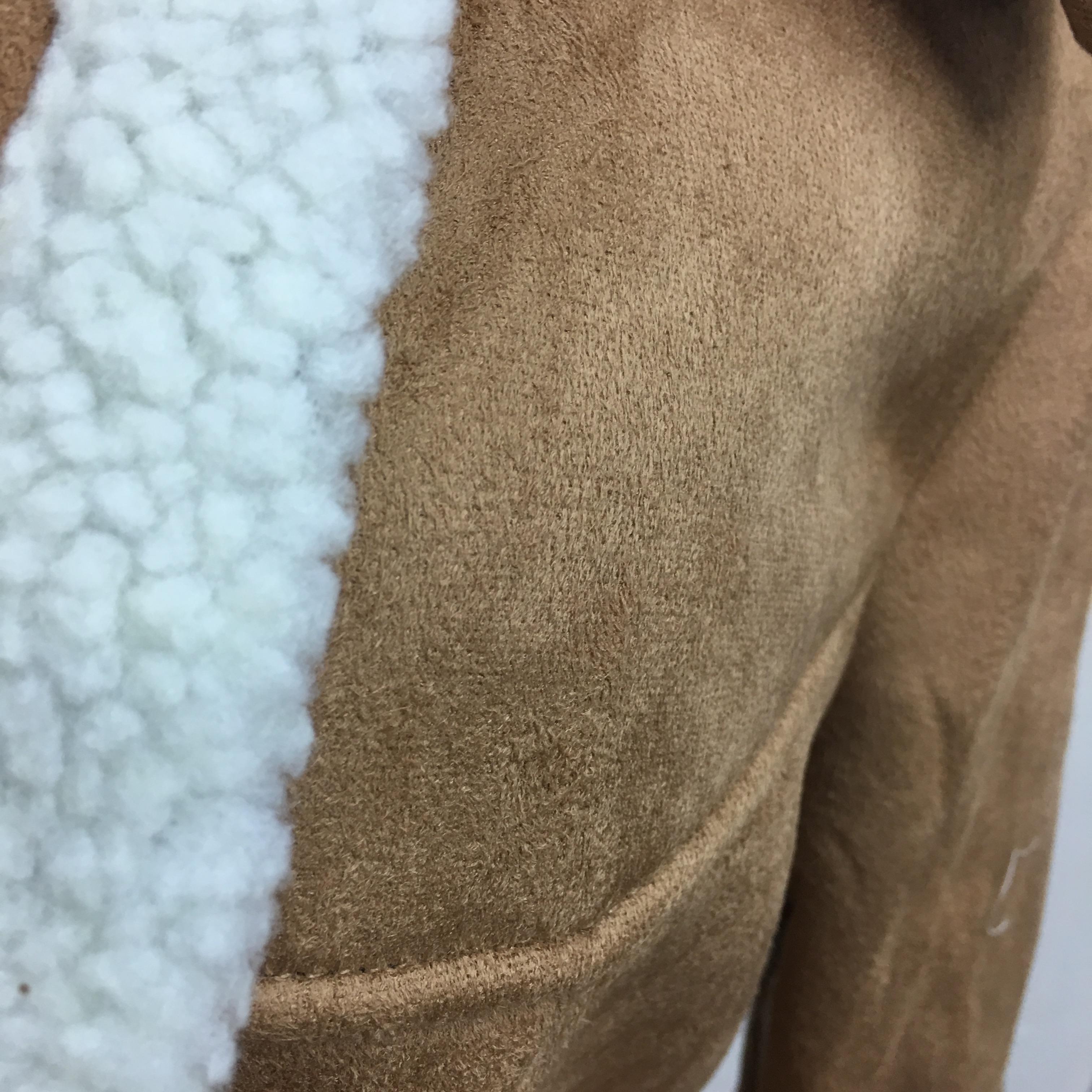 เสื้อโค้ทกันหนาว เนื้อผ้าคล้ายๆหนังกลับ แต่งขนแกะ ดูดี อุ่นนนน แบบเก๋สุดๆ พร้อมส่งเลยจ้า งานตามแบบ