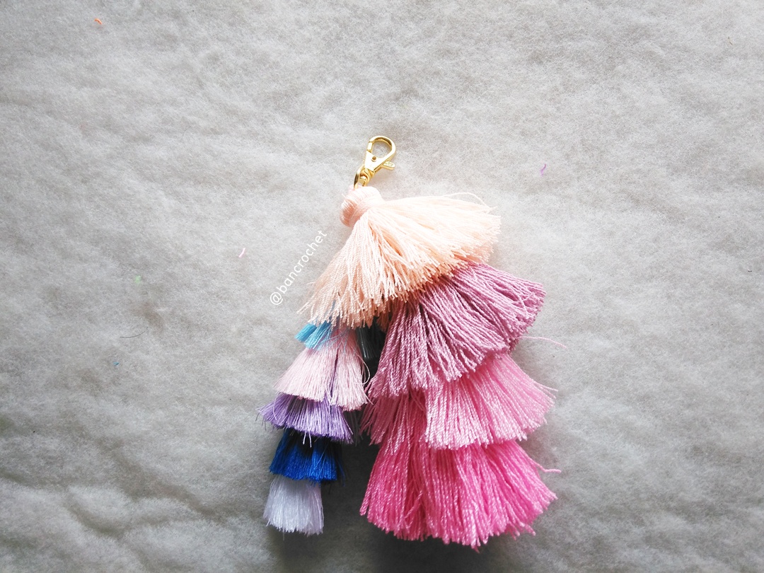 Bancrochet พวงกุญแจพู่ห้อยกระเป๋า tassels pompoms keychains หลากสี 5.5-6นิ้ว