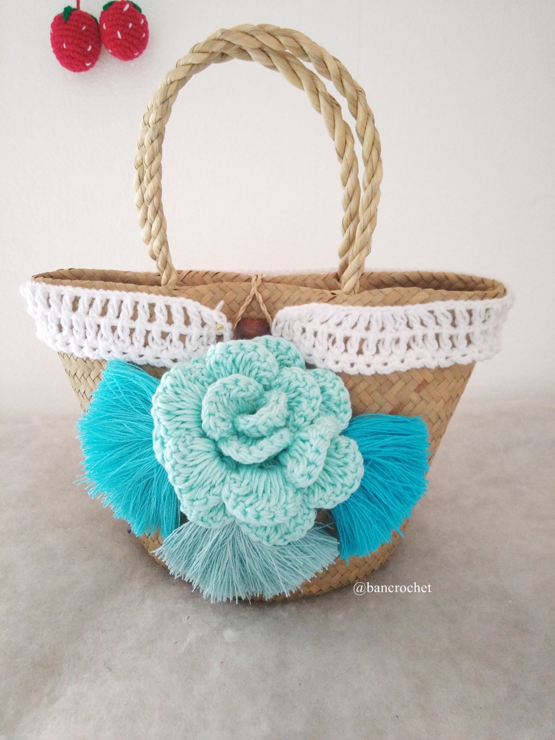 กระเป๋าสานกระจูดประดับดอกไม้ grajood basket weave bags ธรรมชาติ 7*10*7*12 นิ้ว