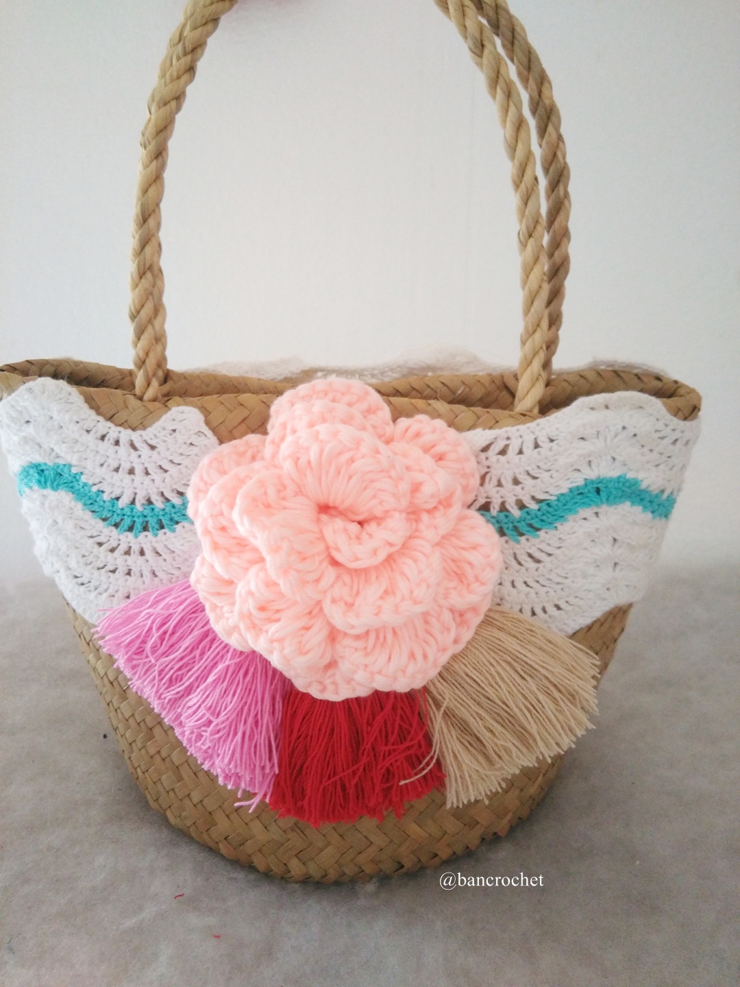 กระเป๋าสานกระจูดประดับดอกไม้ grajood basket weave bags ธรรมชาติ 7*10*7*12 นิ้ว