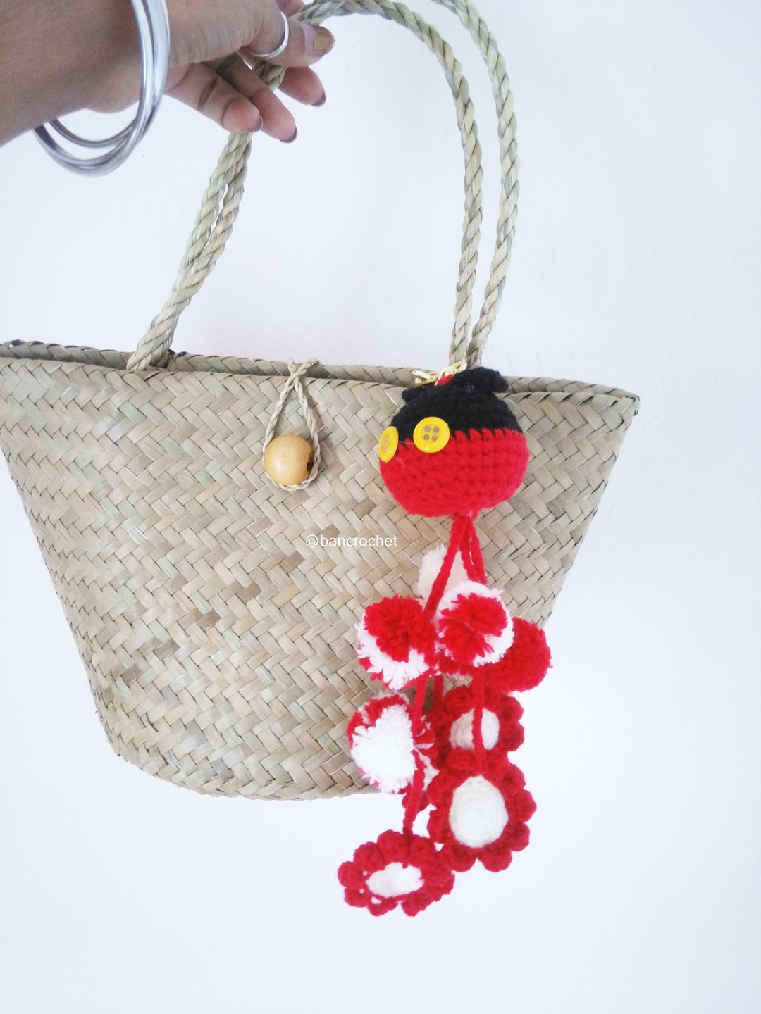 Bancrochet กระเป๋าสานกระจูดห้อยพวงกุญแจ grajood basket weave bags คละสี 7*10*7*12 นิ้ว