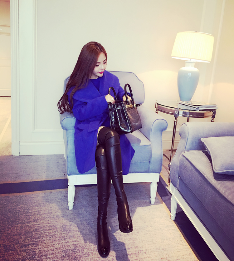 เสื้อโค้ทกันหนาว ทรงสวยสีน้ำเงิน ใส่เป็นเดรสได้ แบบผู้ดี ผ้าวูลผสมเนื้อหนานิ่ม บุซับในกันลม จะใส่เป็นเดรส หรือใส่เป็นเสื้อโค้ทปกติก็เก๋ค่า สีน้ำเงิน สีไม่จัดเท่าในรูป