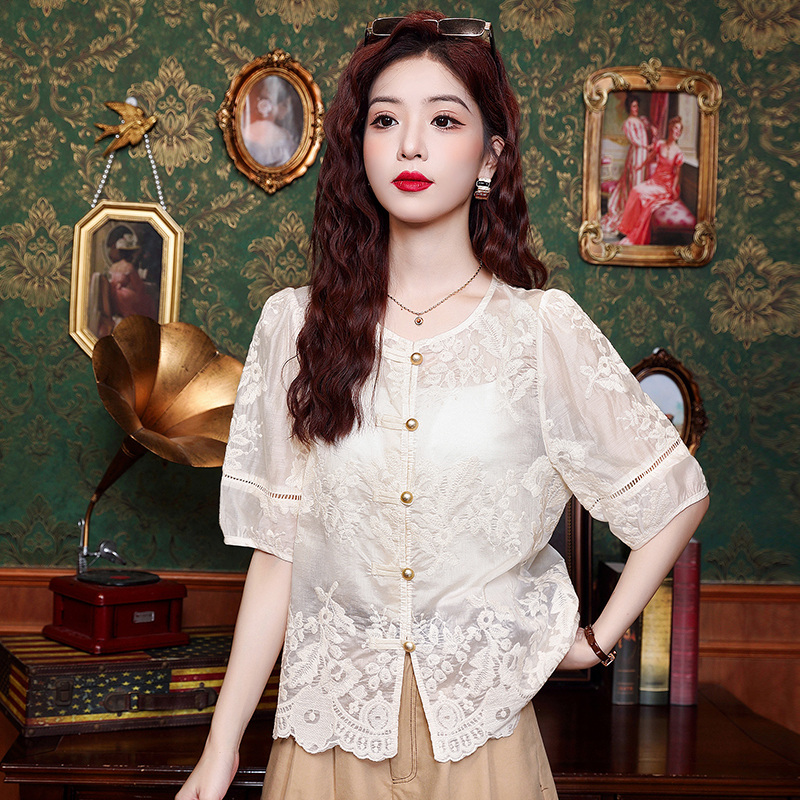 เสื้อเชิ้ตผู้หญิงใส่ทํางาน 390 บาทต่อชิ้น ฟรีค่าจัดส่ง