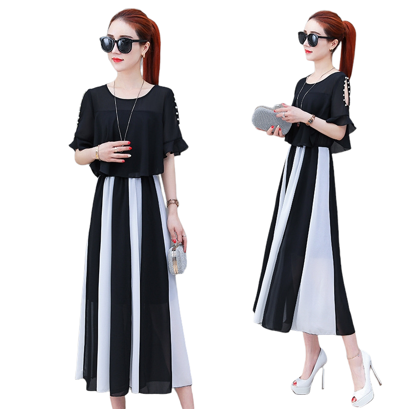 Dress4517 เดรสยาวเว้าไหล่ประดับมุกช่วงบนสีพื้นดำตัดต่อกระโปรงยาวสลับสีขาวดำ เอวสม็อคยางยืด มีซับในอย่างดีทั้งชุด ผ้าชีฟองเกรดพรีเมียมเนื้อดีหนาสวยมีน้ำหนักทิ้งตัว งานดีทรงดีใส่สวยดูไฮ ใส่ทำงาน/ใส่ออกงานได้