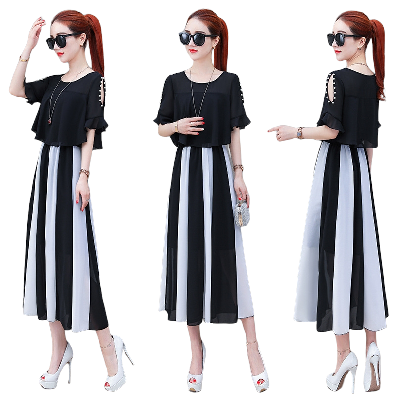 Dress4517 เดรสยาวเว้าไหล่ประดับมุกช่วงบนสีพื้นดำตัดต่อกระโปรงยาวสลับสีขาวดำ เอวสม็อคยางยืด มีซับในอย่างดีทั้งชุด ผ้าชีฟองเกรดพรีเมียมเนื้อดีหนาสวยมีน้ำหนักทิ้งตัว งานดีทรงดีใส่สวยดูไฮ ใส่ทำงาน/ใส่ออกงานได้