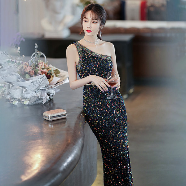 ชุดราตรี ชุดราตรีสวยหรู แบบ ทันสมัย Evening dress
