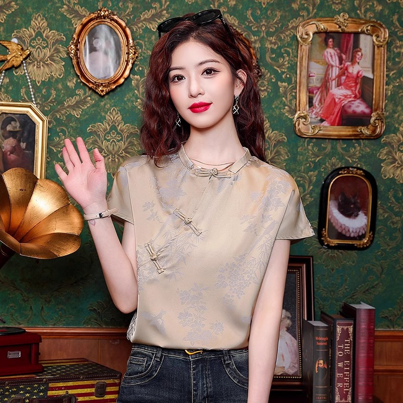 เสื้อเชิ้ตผู้หญิงใส่ทํางาน 390 บาทต่อชิ้น ฟรีค่าจัดส่ง