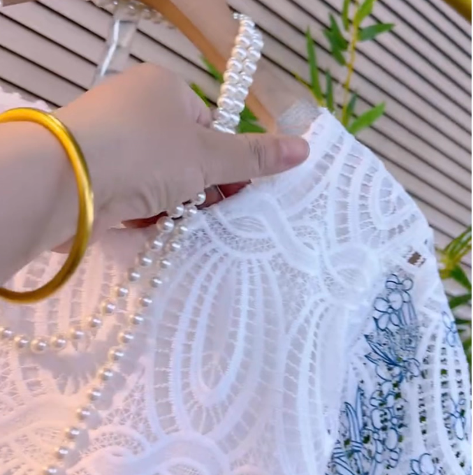 เสื้อลูกไม้ size ใหญ่ เสื้อลูกไม้ ผู้ใหญ่ สีขาว ตัดน้ำเงิน แบบสวย ใส่แบบหลวม ๆ เสื้อลูกไม้ สีขาว ใส่ออกงาน 717387