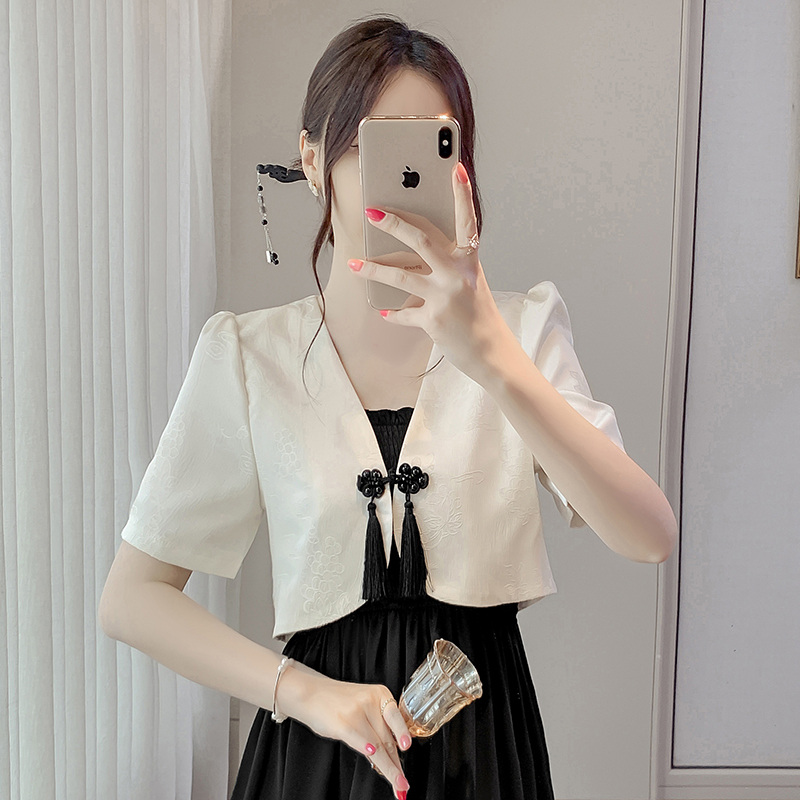 เสื้อเชิ้ตผู้หญิงใส่ทํางาน 390 บาทต่อชิ้น ฟรีค่าจัดส่ง