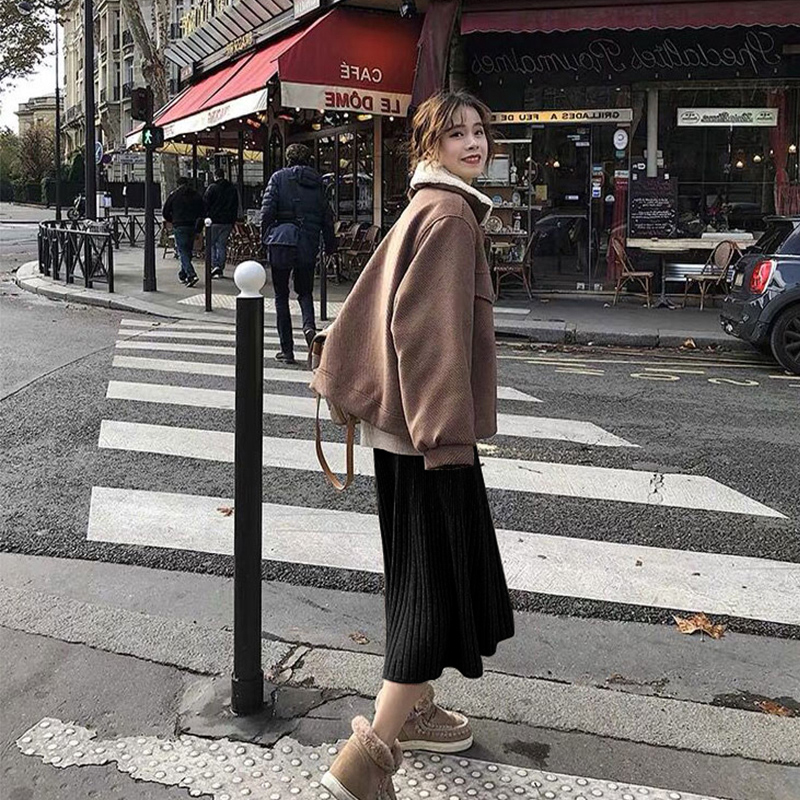 เสื้อกันหนาวใส่แล้วอบอุ่นคู่กับกระโปรงจีบแฟชั่นทรงเกาหลี